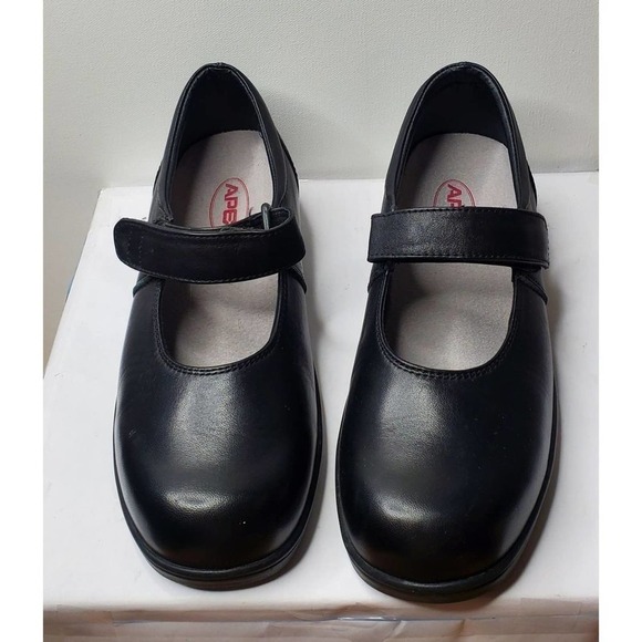 Apex Wide 8.5 UK 6.5 leather black shoes. Arch Support. Comfort. Granny's